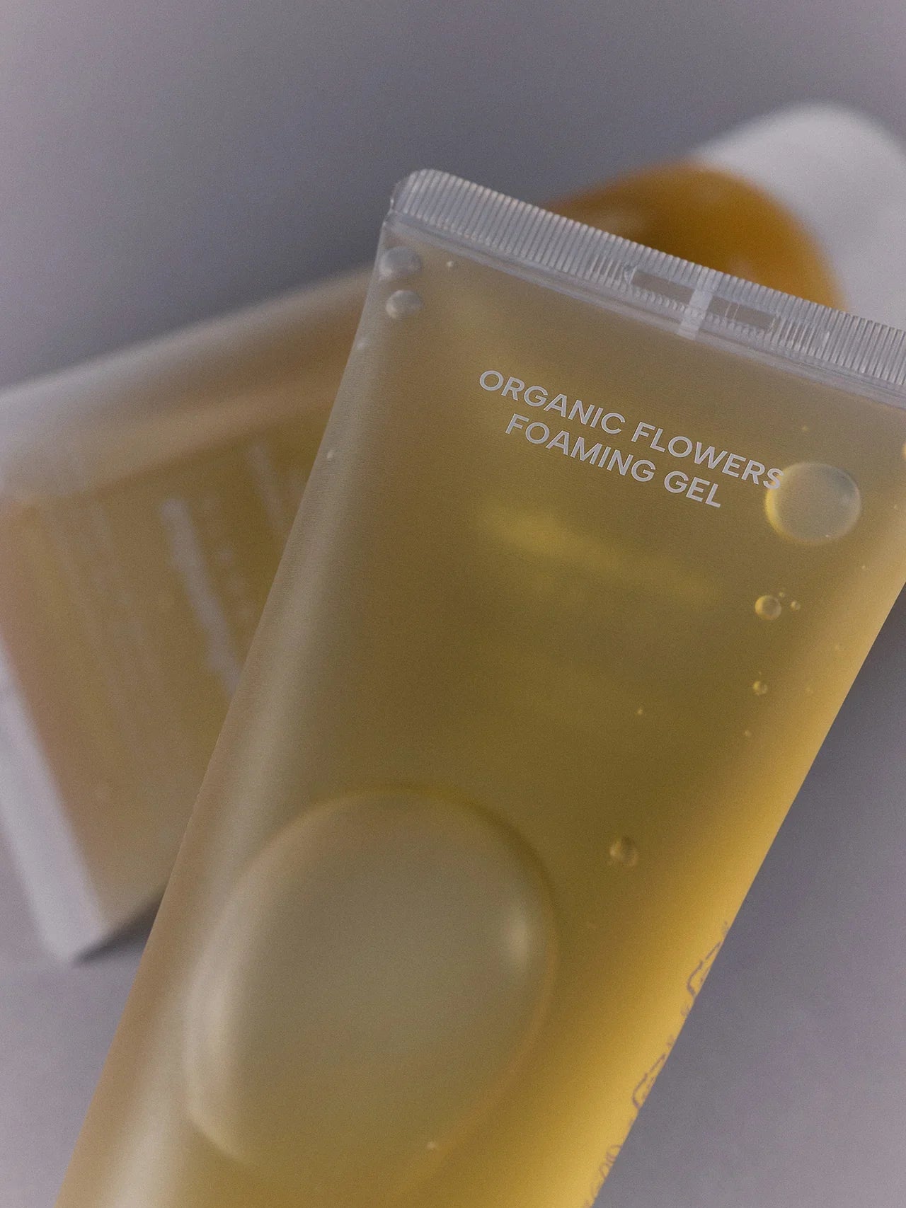 Organic flowers foaming gel