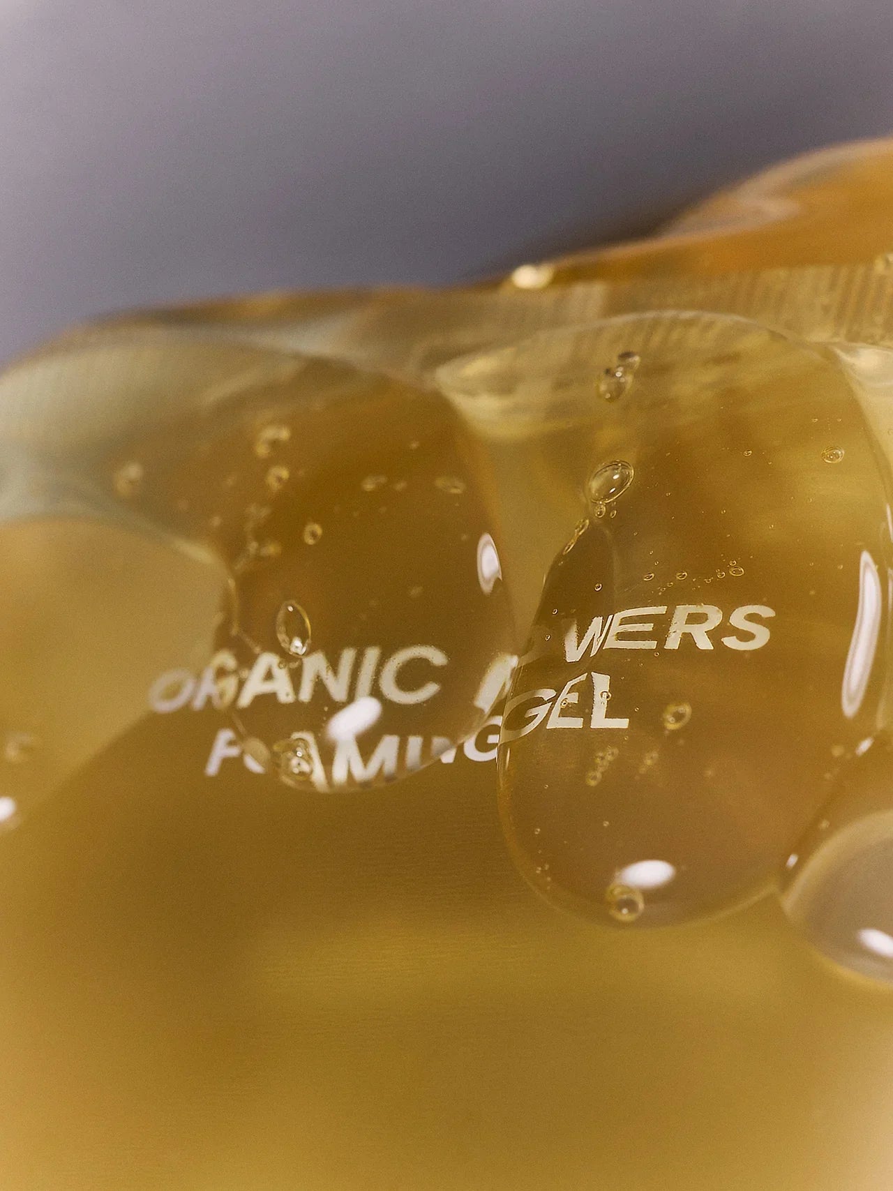 Organic flowers foaming gel