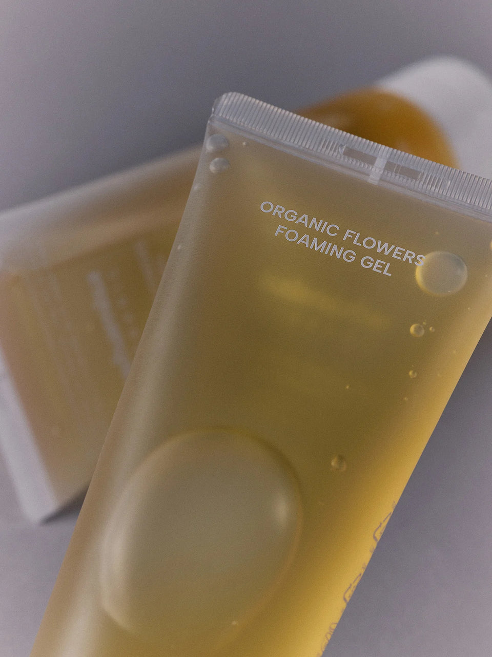 Organic flowers foaming gel