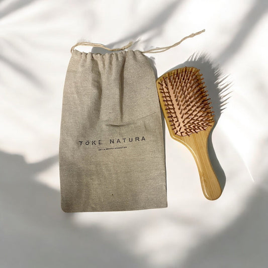Cepillo de pelo de bambú con bolsa de algodón orgánico